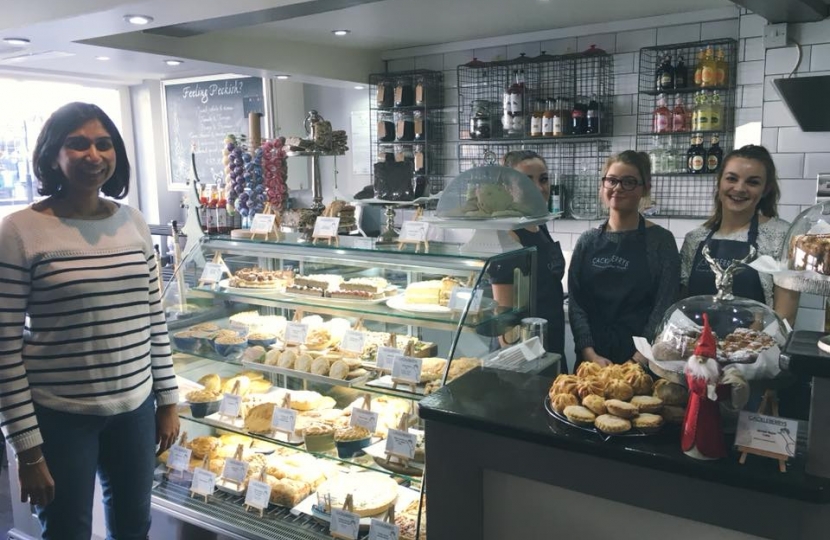 Suella visiting Cackleberrys bakery in Fareham 