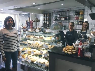 Suella visiting Cackleberrys bakery in Fareham 