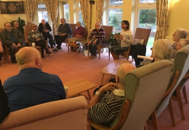 Suella meeting with residents of Roxburgh House 